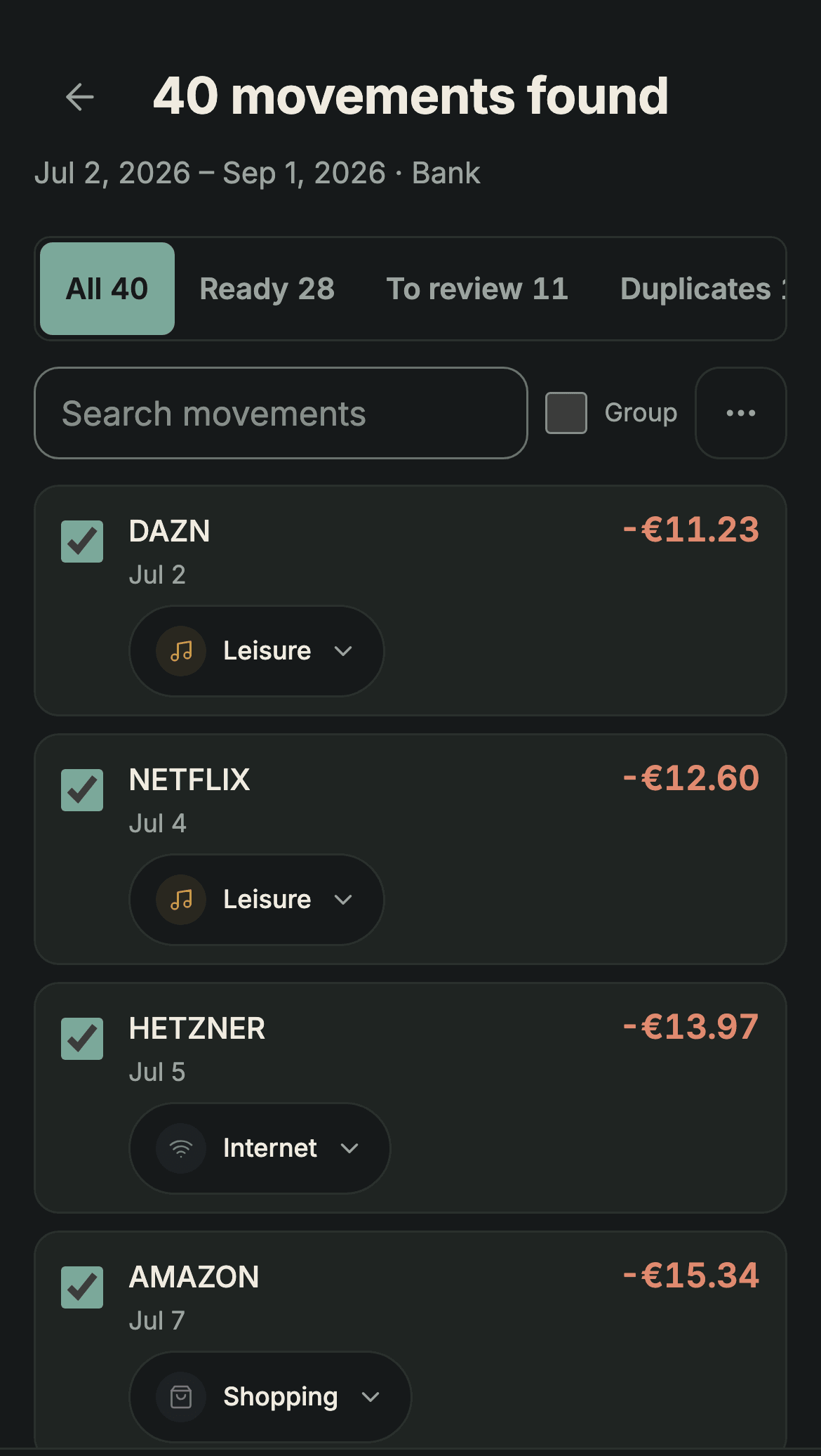An import review in Sumant: 40 movements found between June and August, with 28 ready, 11 to review and 1 duplicate, and the first rows showing merchant, amount and category