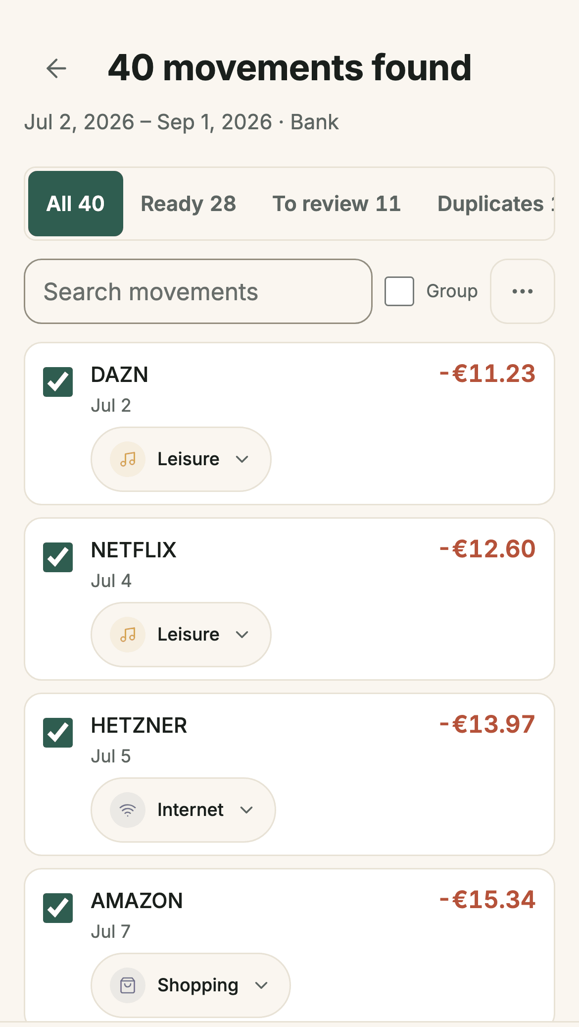 An import review in Sumant: 40 movements found between June and August, with 28 ready, 11 to review and 1 duplicate, and the first rows showing merchant, amount and category